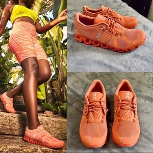 ON CLOUD RUNNING SHOES